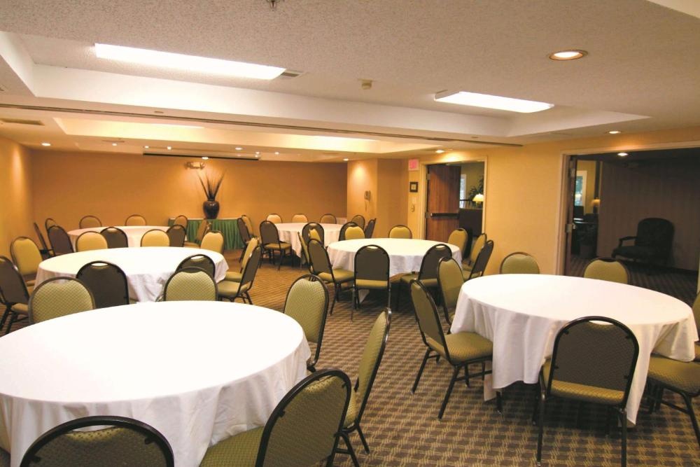 La Quinta Inn & Suites by Wyndham Hayward Oakland Airport