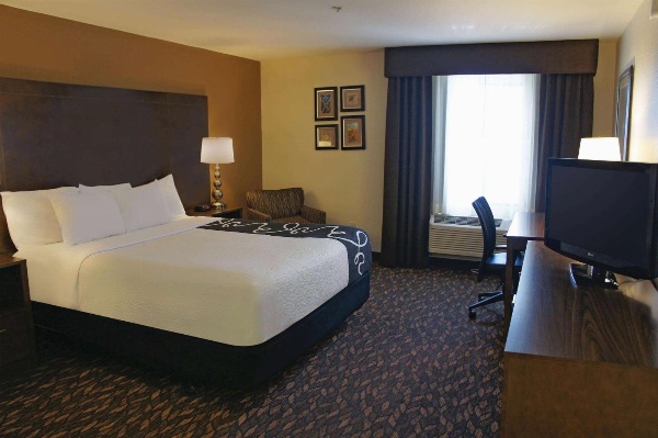 La Quinta Inn & Suites by Wyndham Hayward Oakland Airport image 5